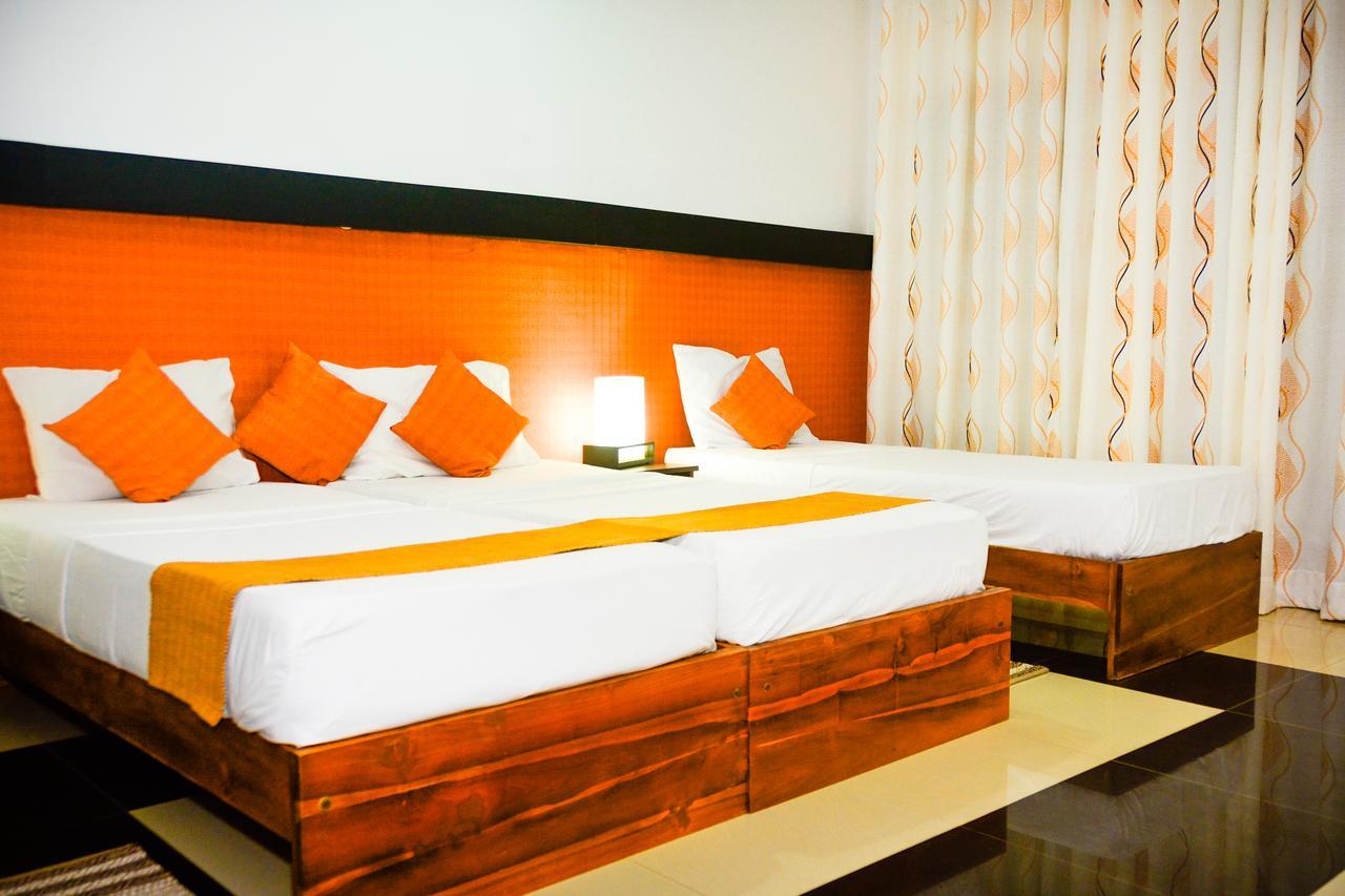 Rainbow Beach Hotel Negombo Extérieur photo