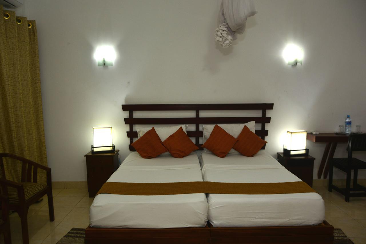 Rainbow Beach Hotel Negombo Extérieur photo