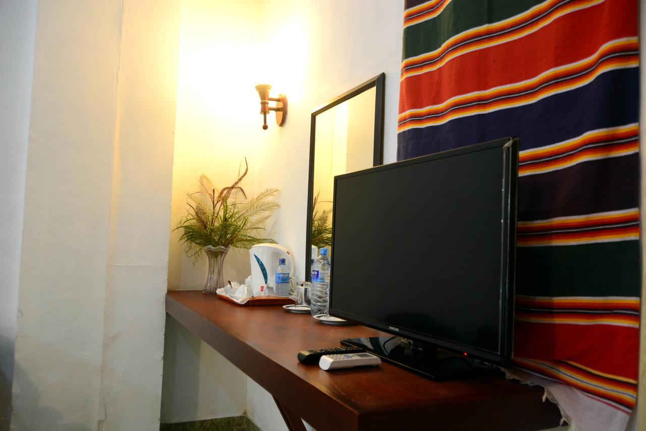 Rainbow Beach Hotel Negombo Extérieur photo