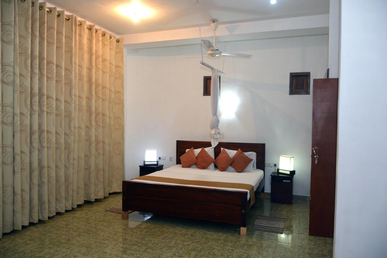 Rainbow Beach Hotel Negombo Extérieur photo
